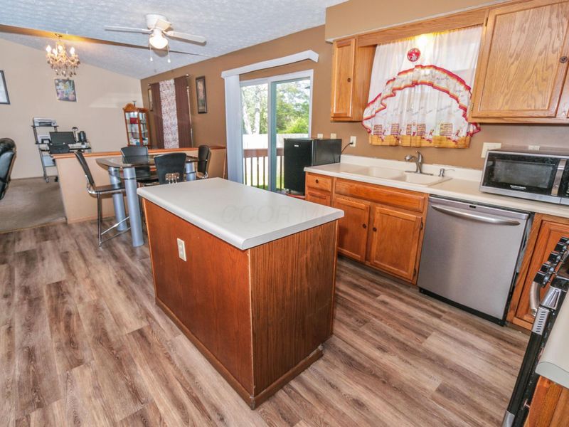 5976 Leafridge Lane, Columbus, OH 43232 Photo 16