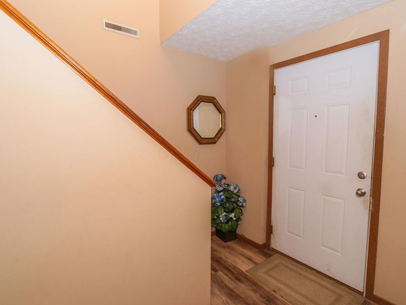 5976 Leafridge Lane, Columbus, OH 43232 Photo 23