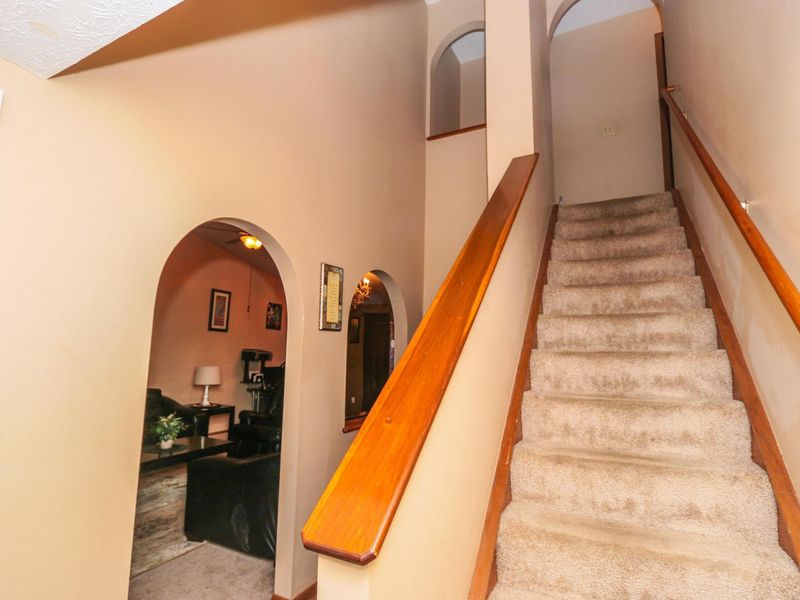 5976 Leafridge Lane, Columbus, OH 43232 Photo 3