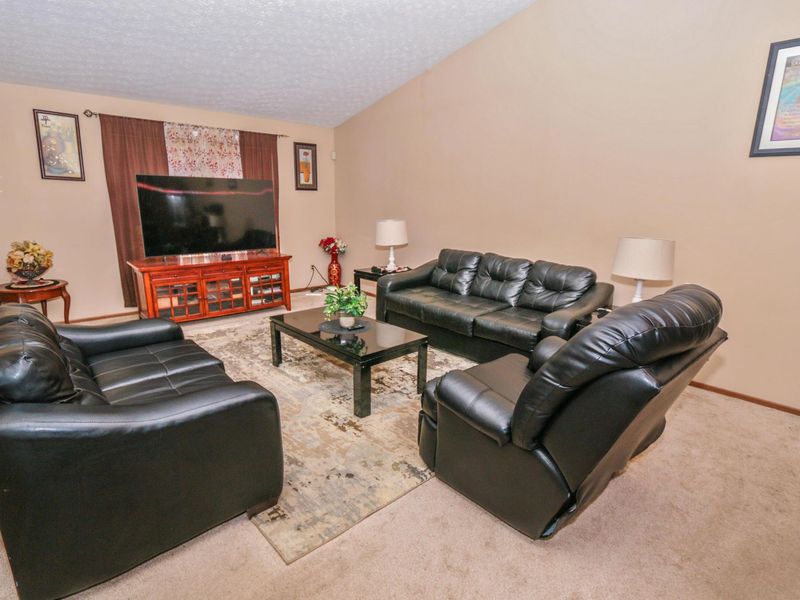 5976 Leafridge Lane, Columbus, OH 43232 Photo 5