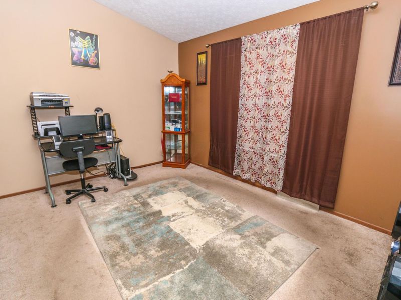 5976 Leafridge Lane, Columbus, OH 43232 Photo 9