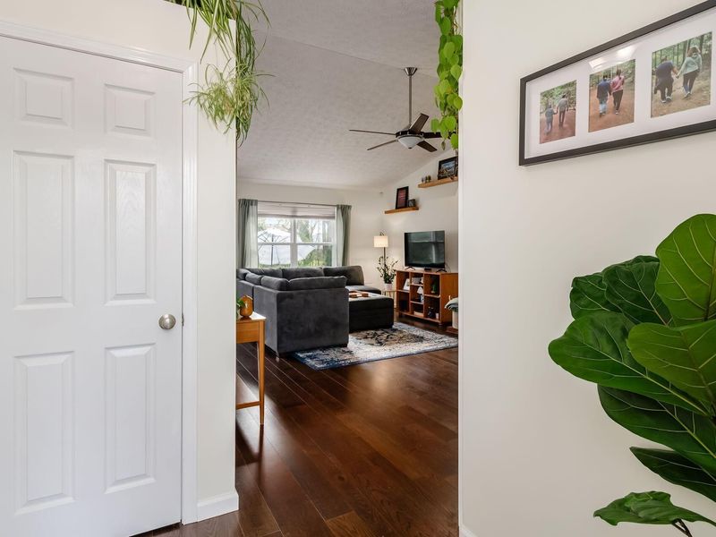 2114 Stoneside Drive, Hilliard, OH 43026 Photo 2