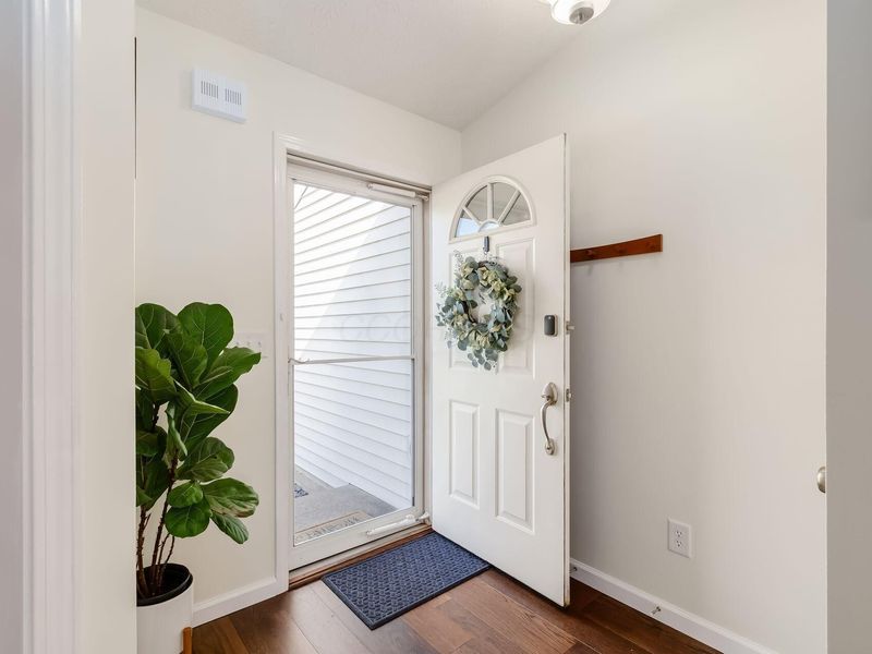 2114 Stoneside Drive, Hilliard, OH 43026 Photo 3