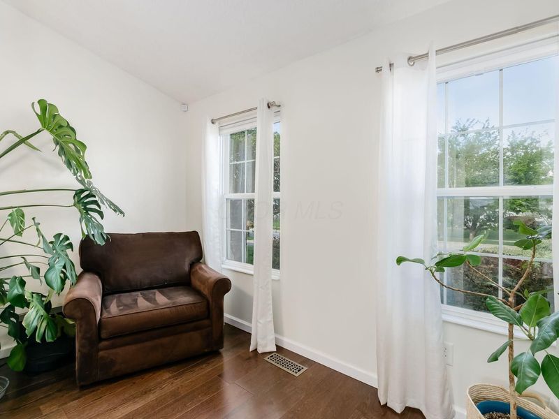 2114 Stoneside Drive, Hilliard, OH 43026 Photo 4