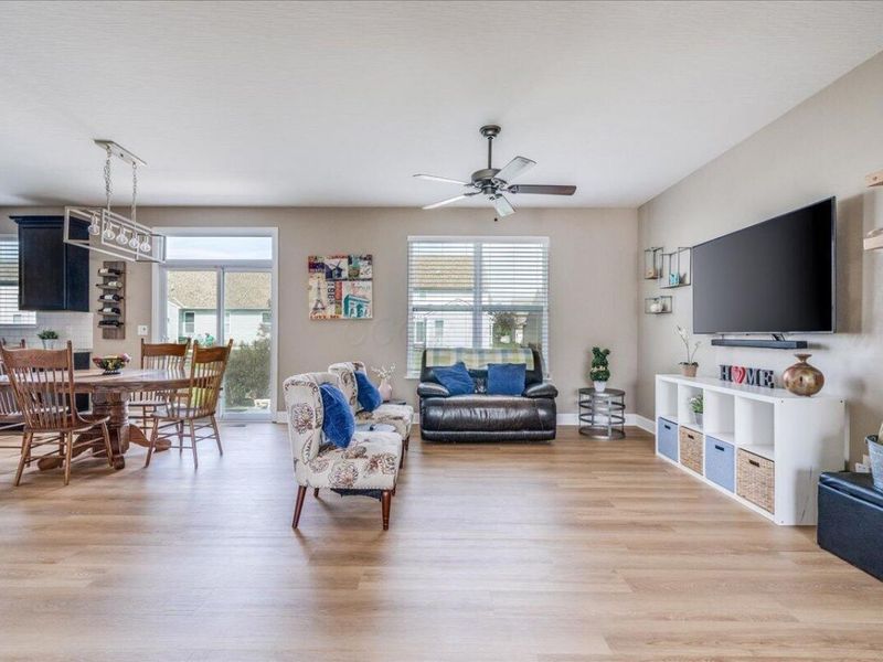 182 Honey Locust Lane, Commercial Point, OH 43116 Photo 2