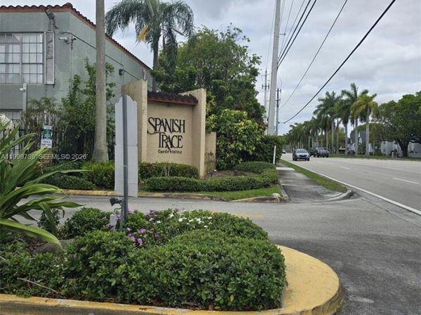 10786 N Kendall Dr, Unit D5, Miami, FL 33176