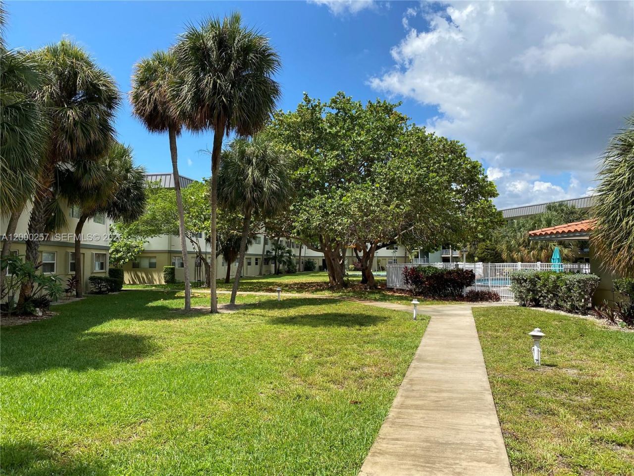 250 Layne Blvd, Unit 110, Hallandale Beach, FL 33009 Photo