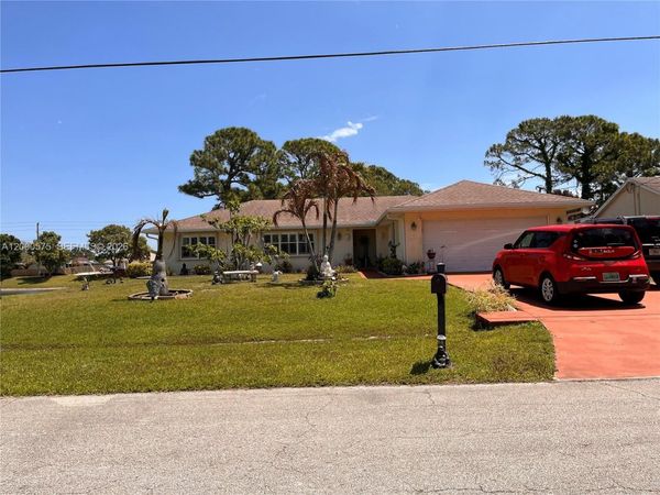 1637 SW Taurus Ln, Port St. Lucie, FL 34984