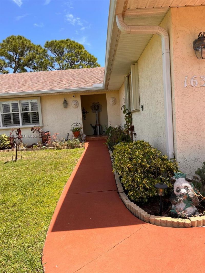 1637 SW Taurus Ln, Port Saint Lucie, FL 34984 Photo