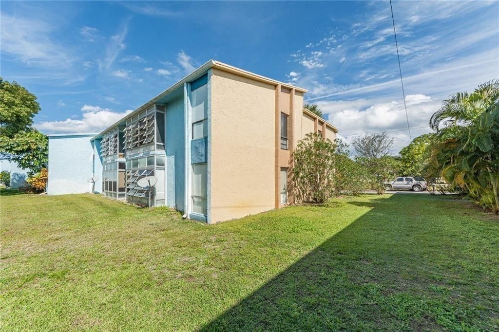 1555 14th Avenue, Unit 201, Vero Beach, FL 32960 Photo