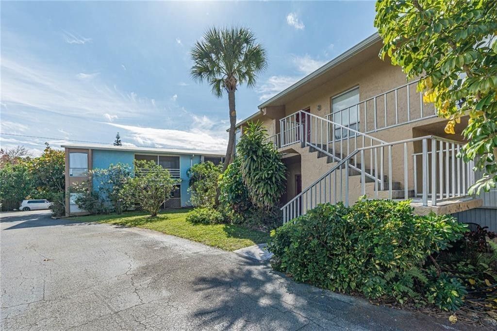 1555 14th Avenue, Unit 201, Vero Beach, FL 32960 Photo