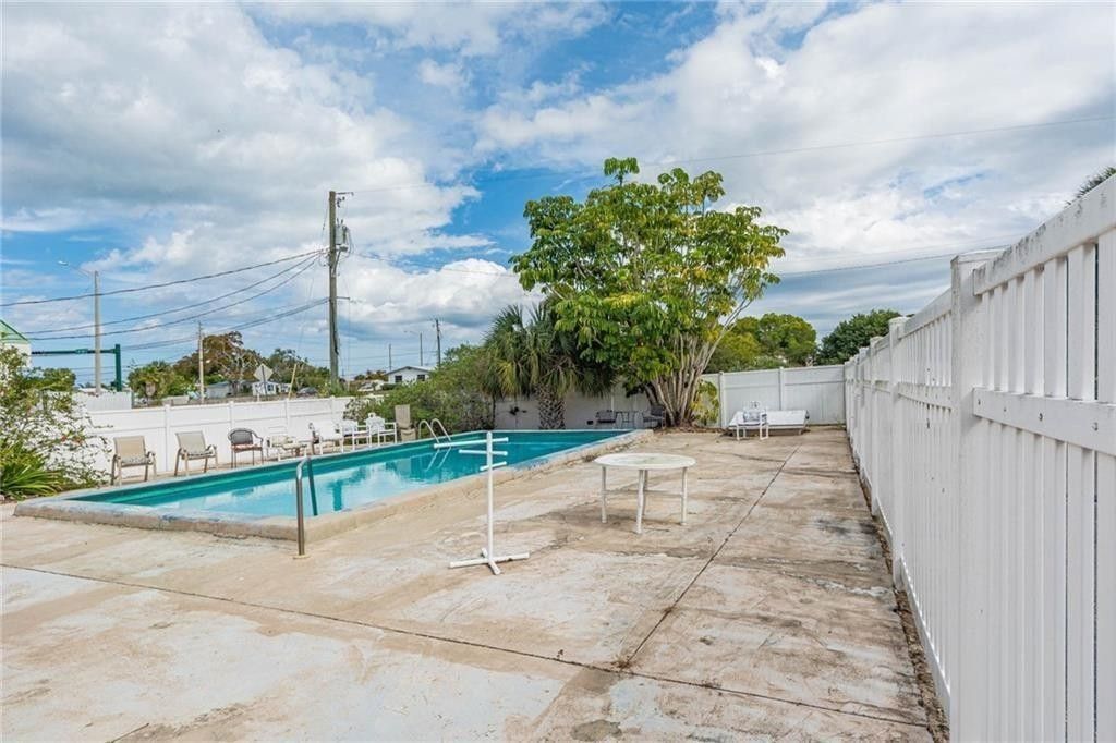 1555 14th Avenue, Unit 201, Vero Beach, FL 32960 Photo