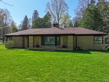 6214 Hugh Street, Burton, MI 48509