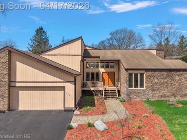 4566 Walden Drive, Bloomfield Hills, MI 48301