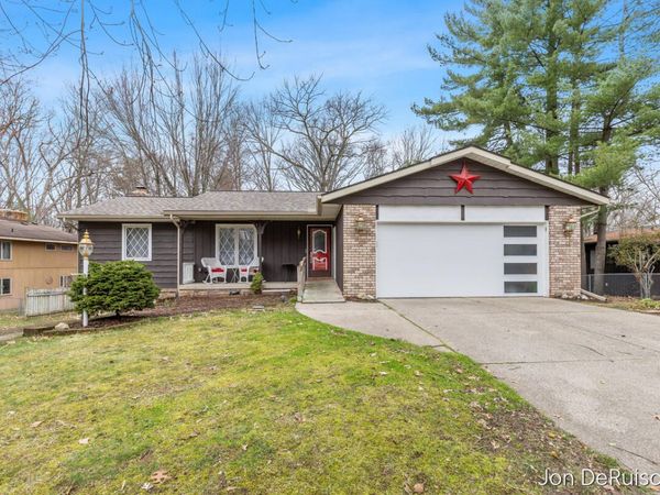 1879 Holliday Drive SW, Wyoming, MI 49519