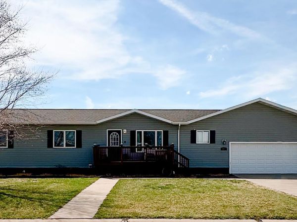 927 harvest bend, No. Sioux City, SD 57049