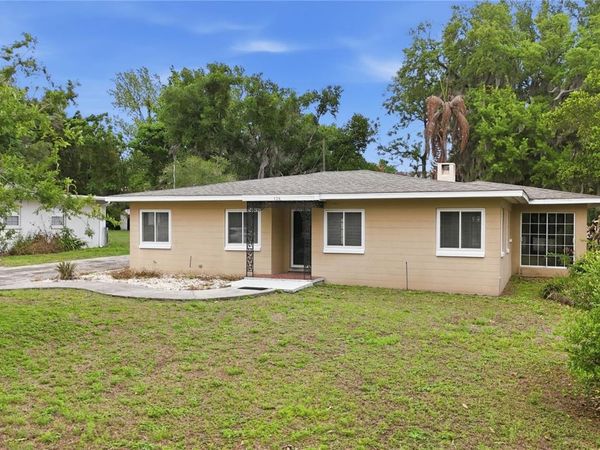 126 E MAGNOLIA AVENUE , HOWEY IN THE HILLS, FL 34737