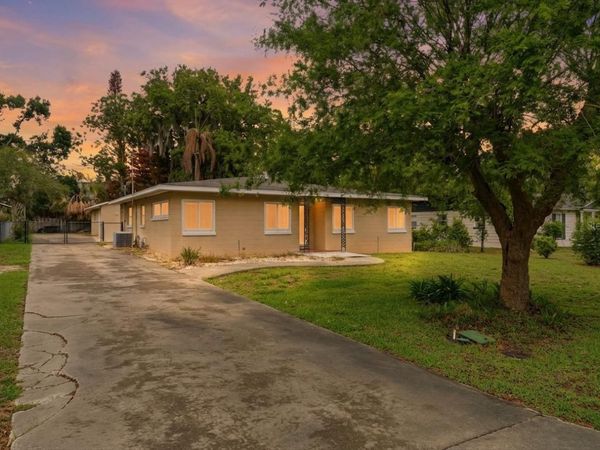 126 E MAGNOLIA AVENUE, HOWEY IN THE HILLS, FL 34737