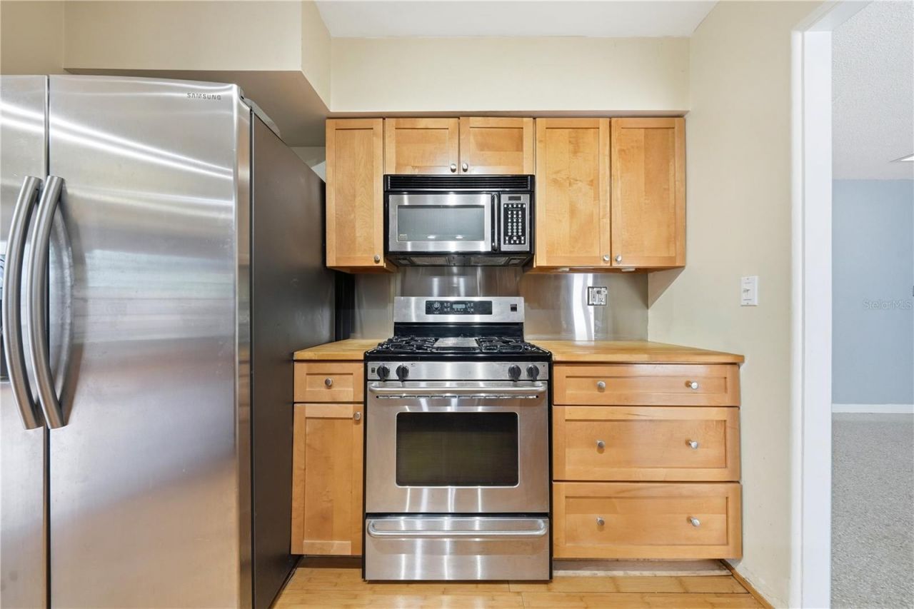 126 E Magnolia Avenue , Howey in the Hills, FL 34737 Photo