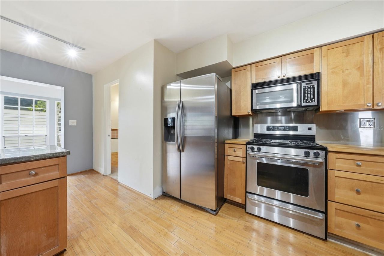 126 E Magnolia Avenue , Howey in the Hills, FL 34737 Photo