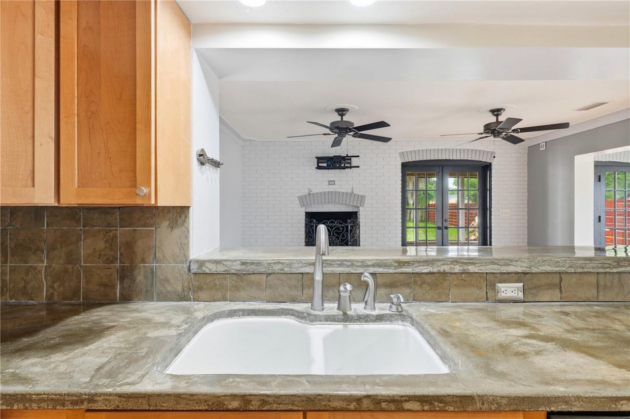 126 E Magnolia Avenue , Howey in the Hills, FL 34737 Photo