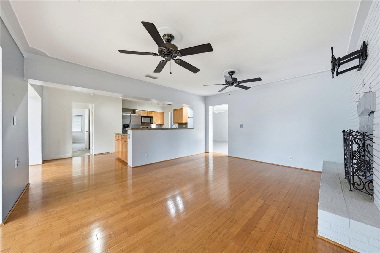 126 E Magnolia Avenue , Howey in the Hills, FL 34737 Photo