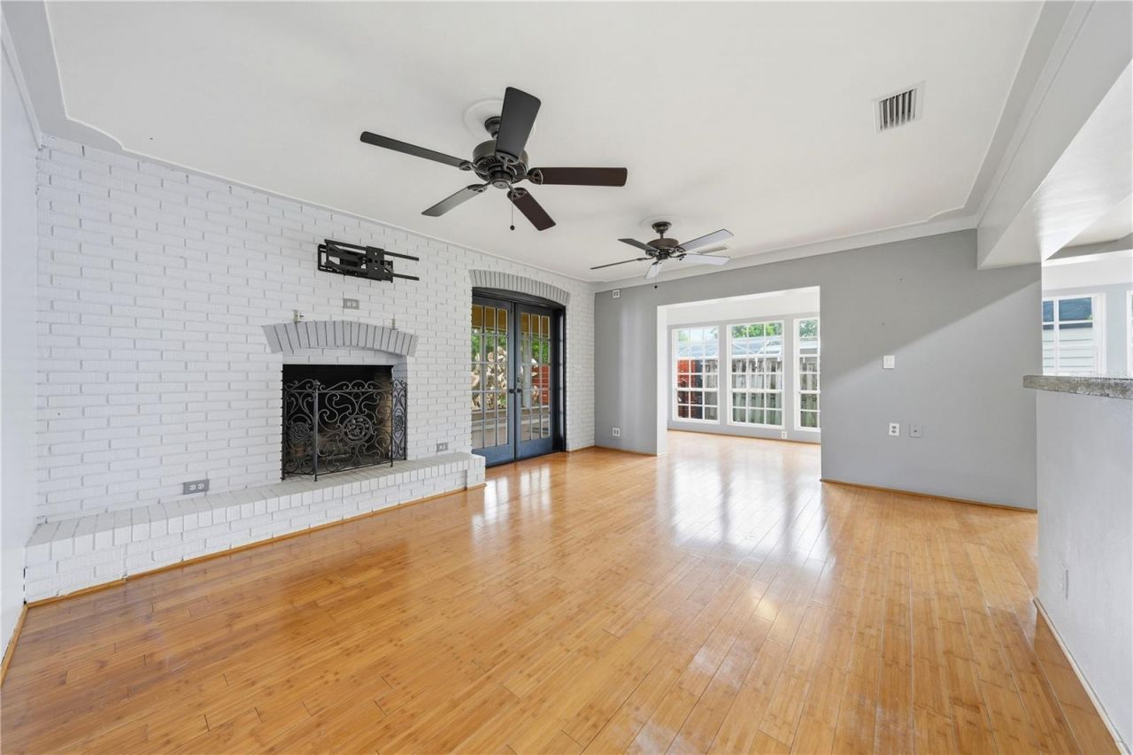 126 E Magnolia Avenue , Howey in the Hills, FL 34737 Photo