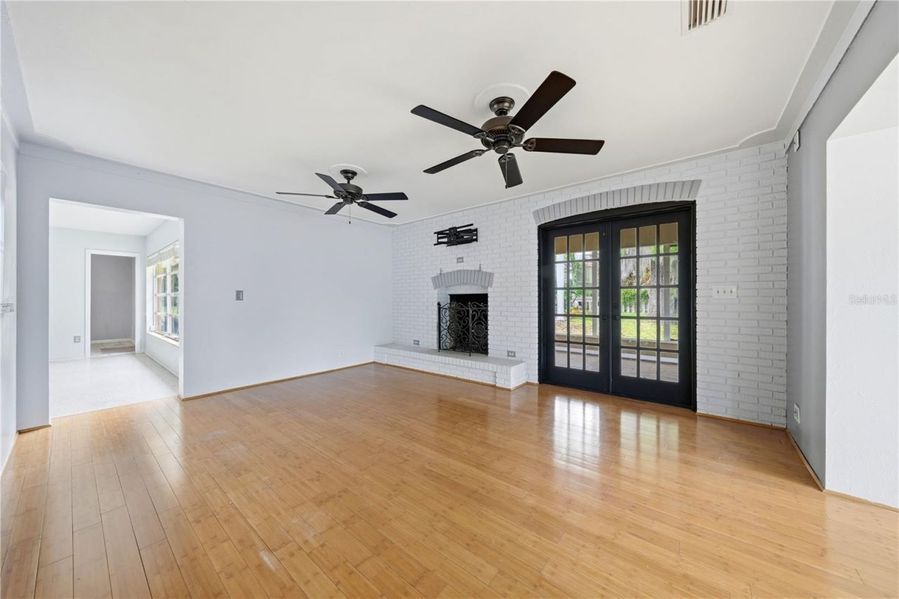 126 E Magnolia Avenue , Howey in the Hills, FL 34737 Photo