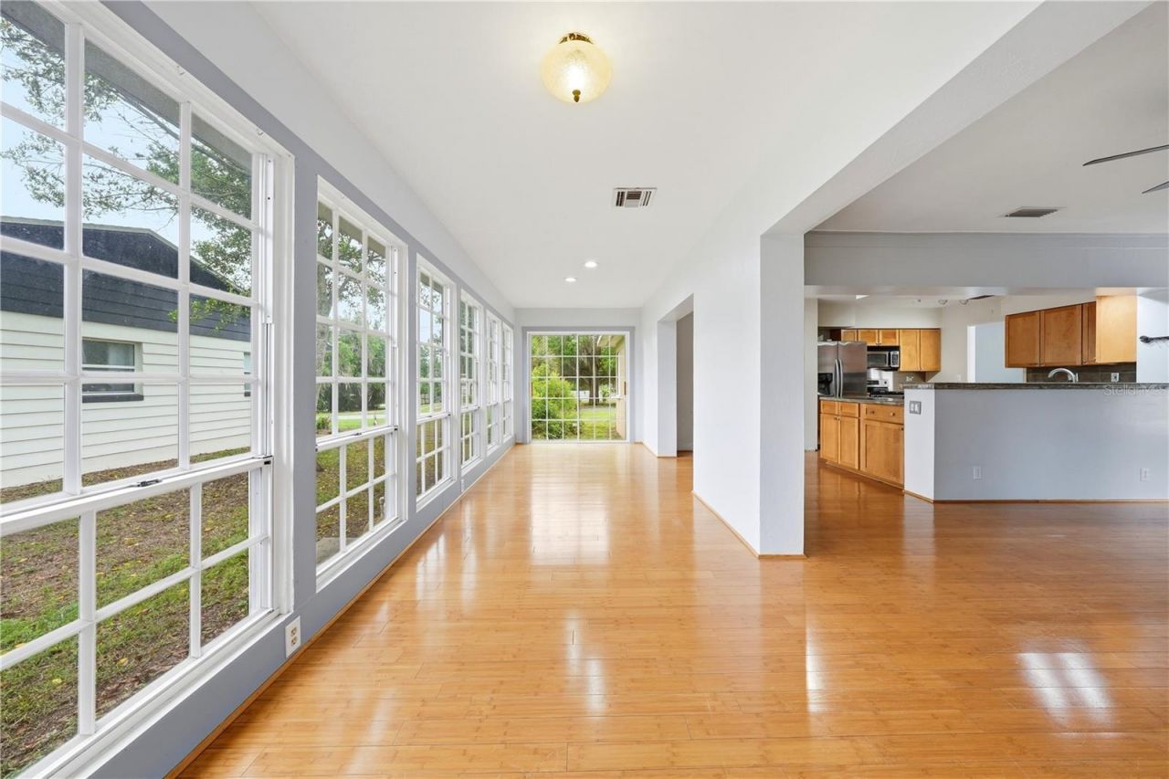 126 E Magnolia Avenue , Howey in the Hills, FL 34737 Photo