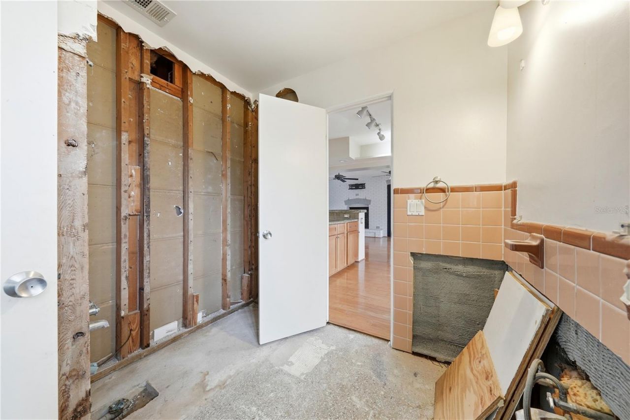 126 E Magnolia Avenue , Howey in the Hills, FL 34737 Photo