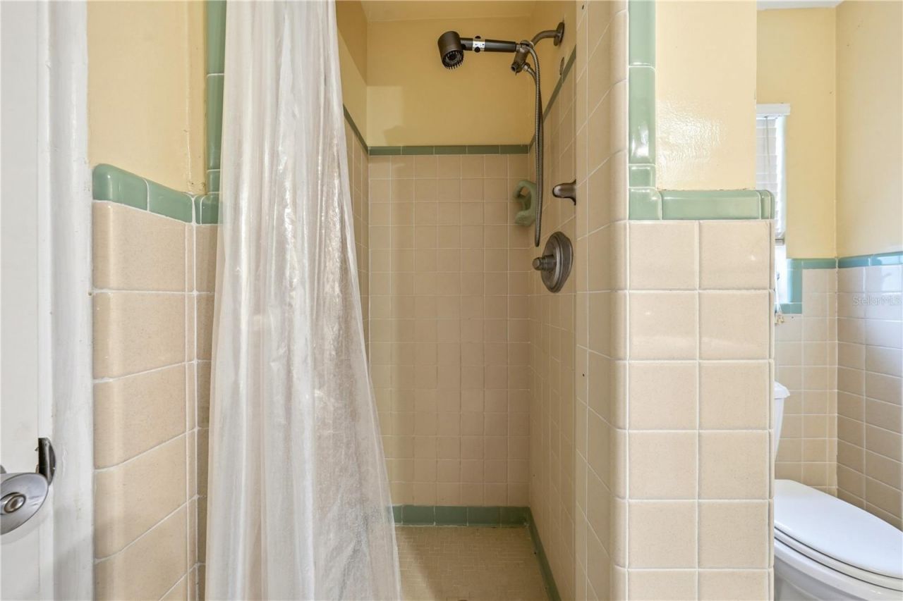 126 E Magnolia Avenue , Howey in the Hills, FL 34737 Photo