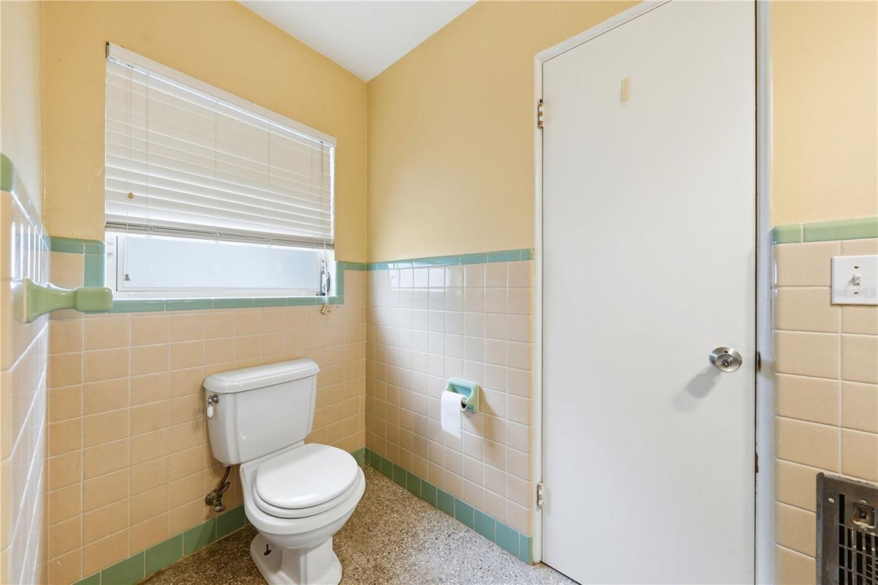 126 E Magnolia Avenue , Howey in the Hills, FL 34737 Photo