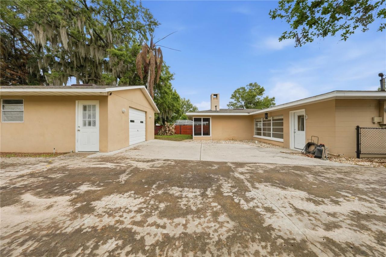 126 E Magnolia Avenue , Howey in the Hills, FL 34737 Photo
