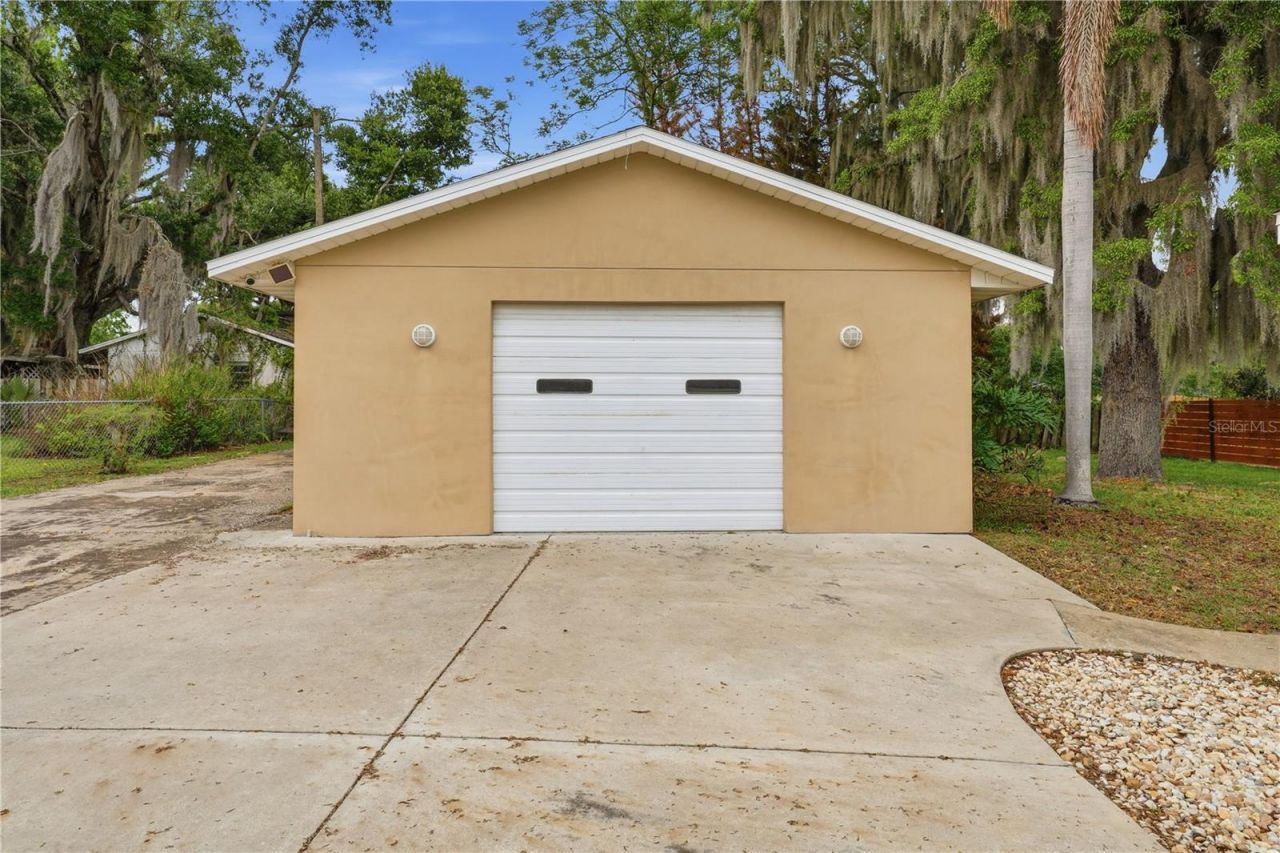 126 E Magnolia Avenue , Howey in the Hills, FL 34737 Photo