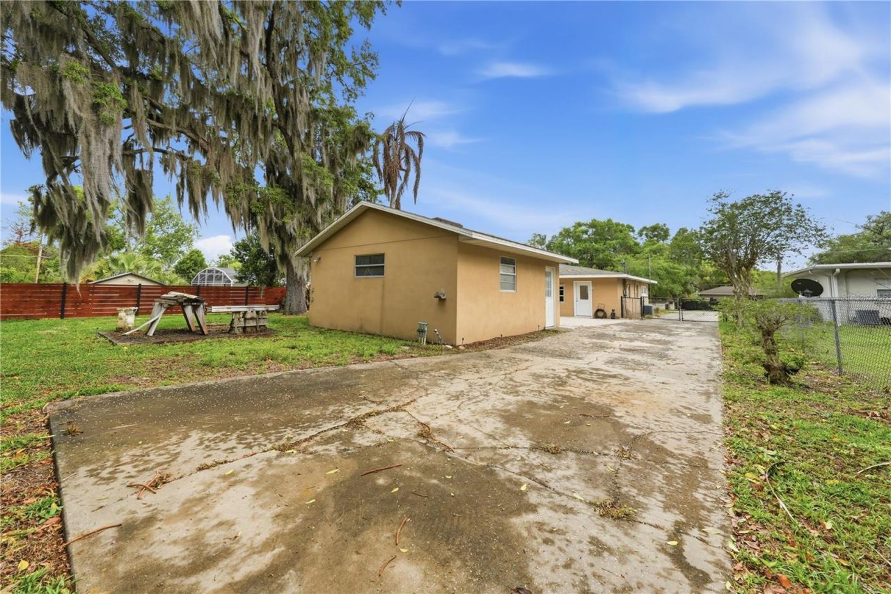 126 E Magnolia Avenue , Howey in the Hills, FL 34737 Photo