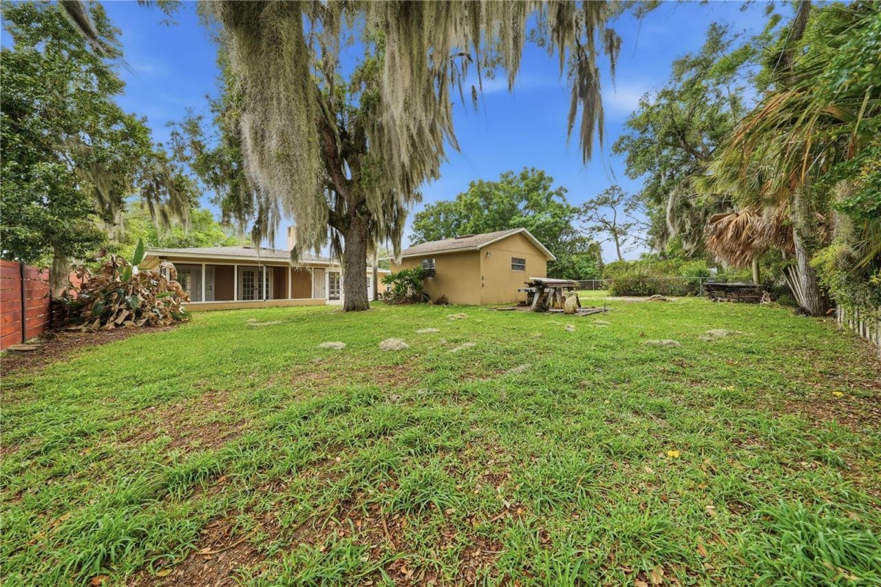126 E Magnolia Avenue , Howey in the Hills, FL 34737 Photo