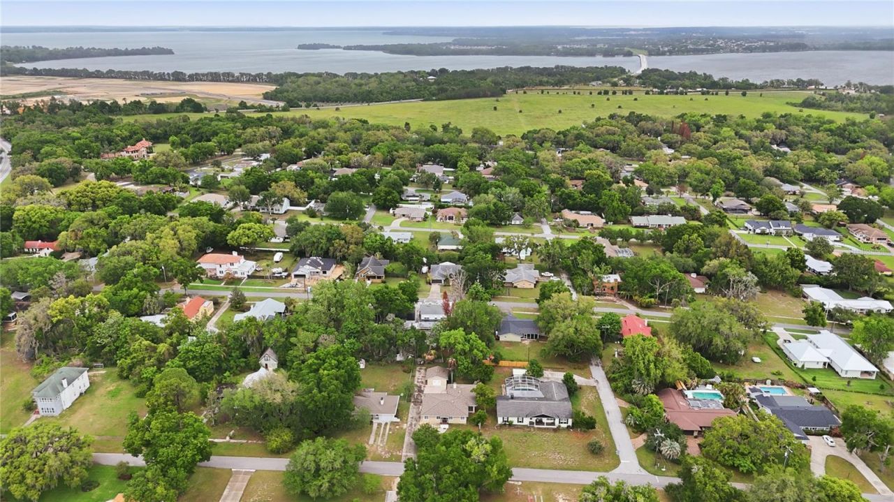 126 E Magnolia Avenue , Howey in the Hills, FL 34737 Photo