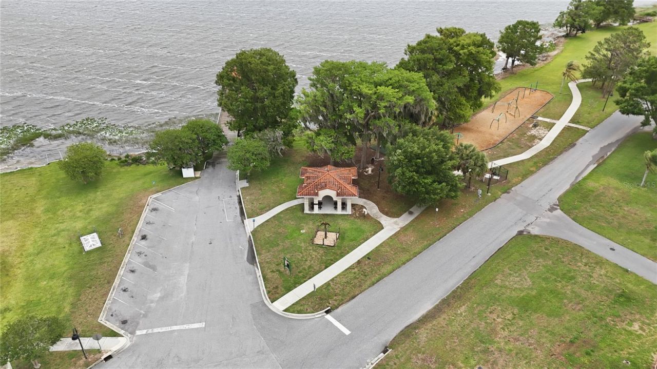 126 E Magnolia Avenue , Howey in the Hills, FL 34737 Photo