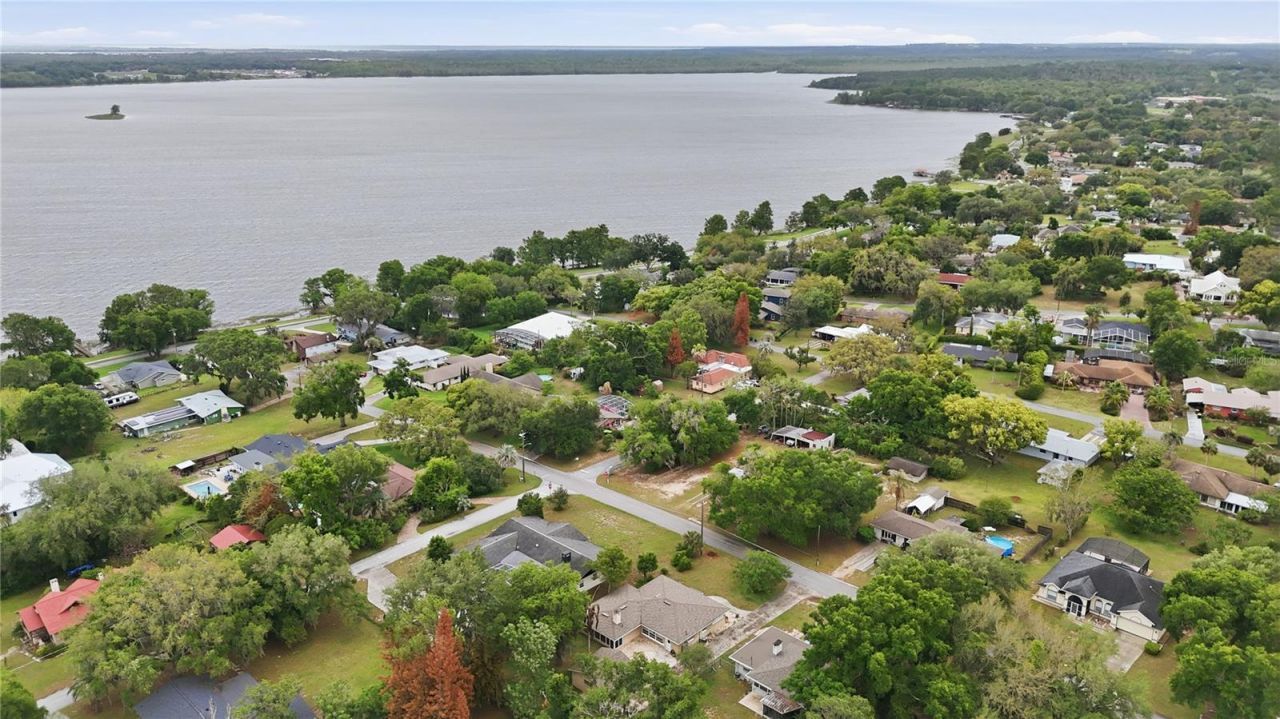 126 E Magnolia Avenue , Howey in the Hills, FL 34737 Photo