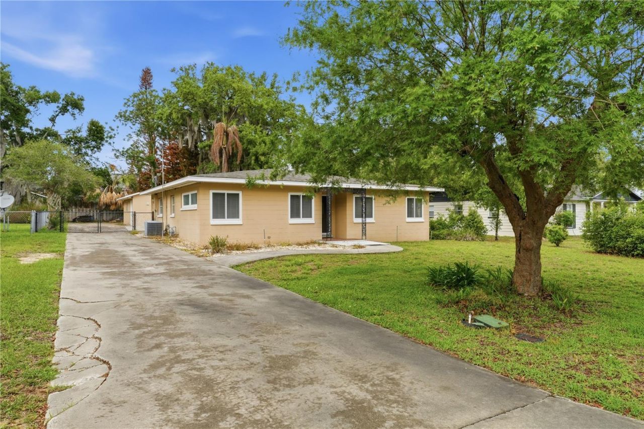 126 E Magnolia Avenue , Howey in the Hills, FL 34737 Photo