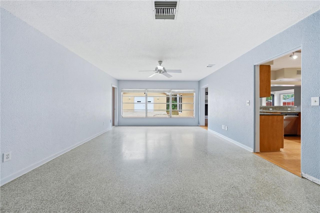 126 E Magnolia Avenue , Howey in the Hills, FL 34737 Photo