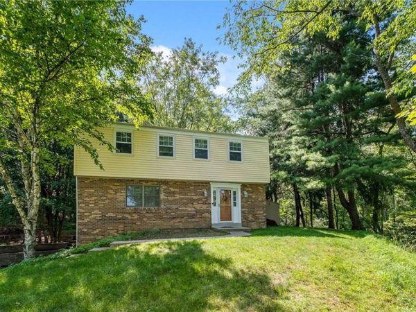 4985 Graphic Dr, Gibsonia, PA 15044
