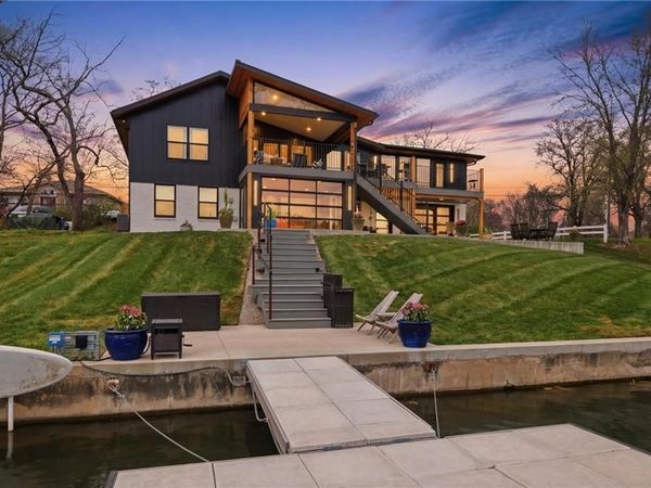 62 Dockside Drive, Blue Springs, MO 64015