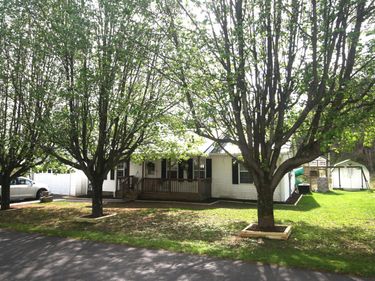 1742 Jackson County High School Road, McKee, KY 40447