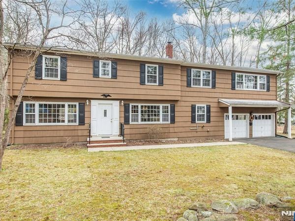 11 Summit Avenue, MONTVALE, NJ 07645