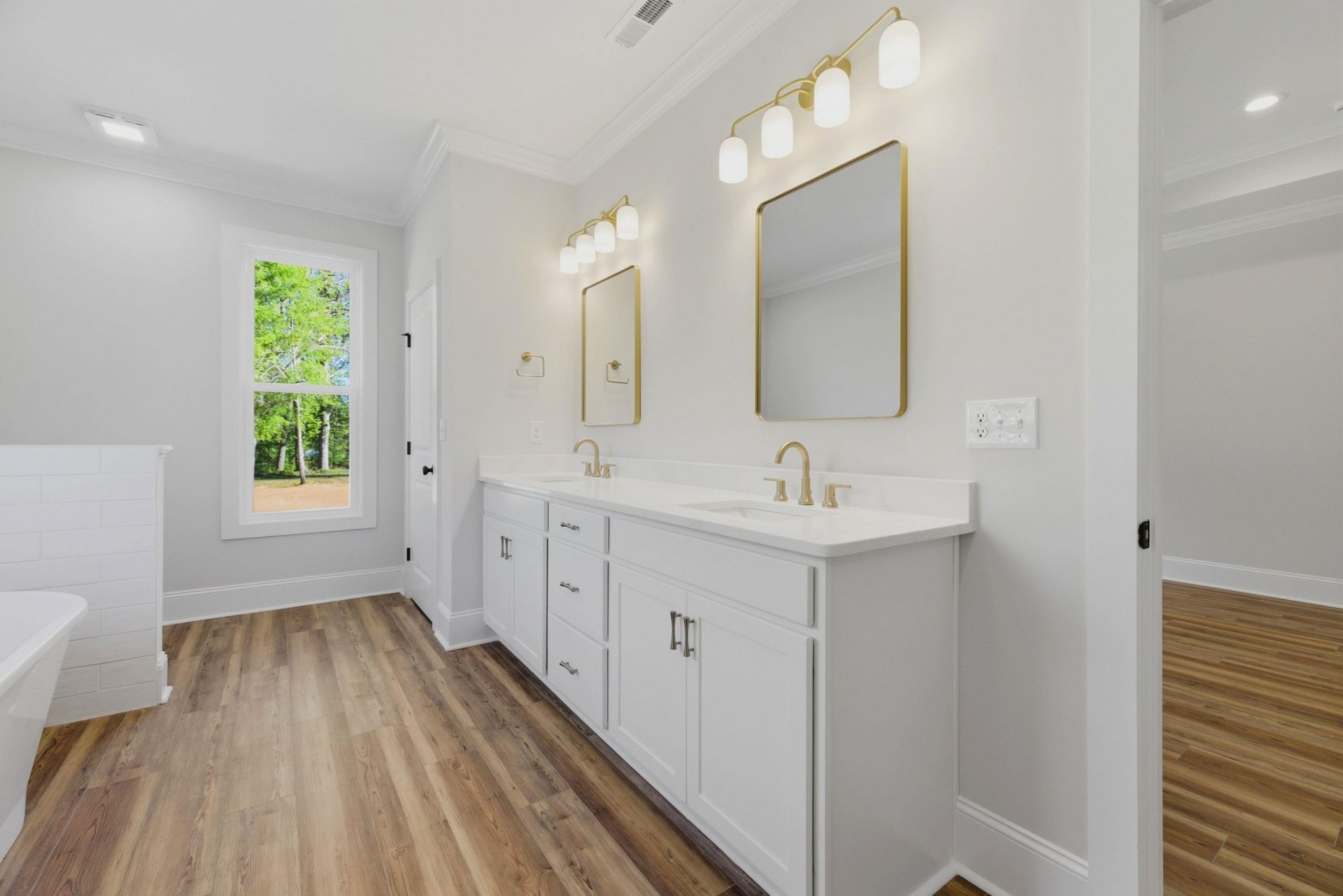 137 Rose Lake Dr. Photo 14