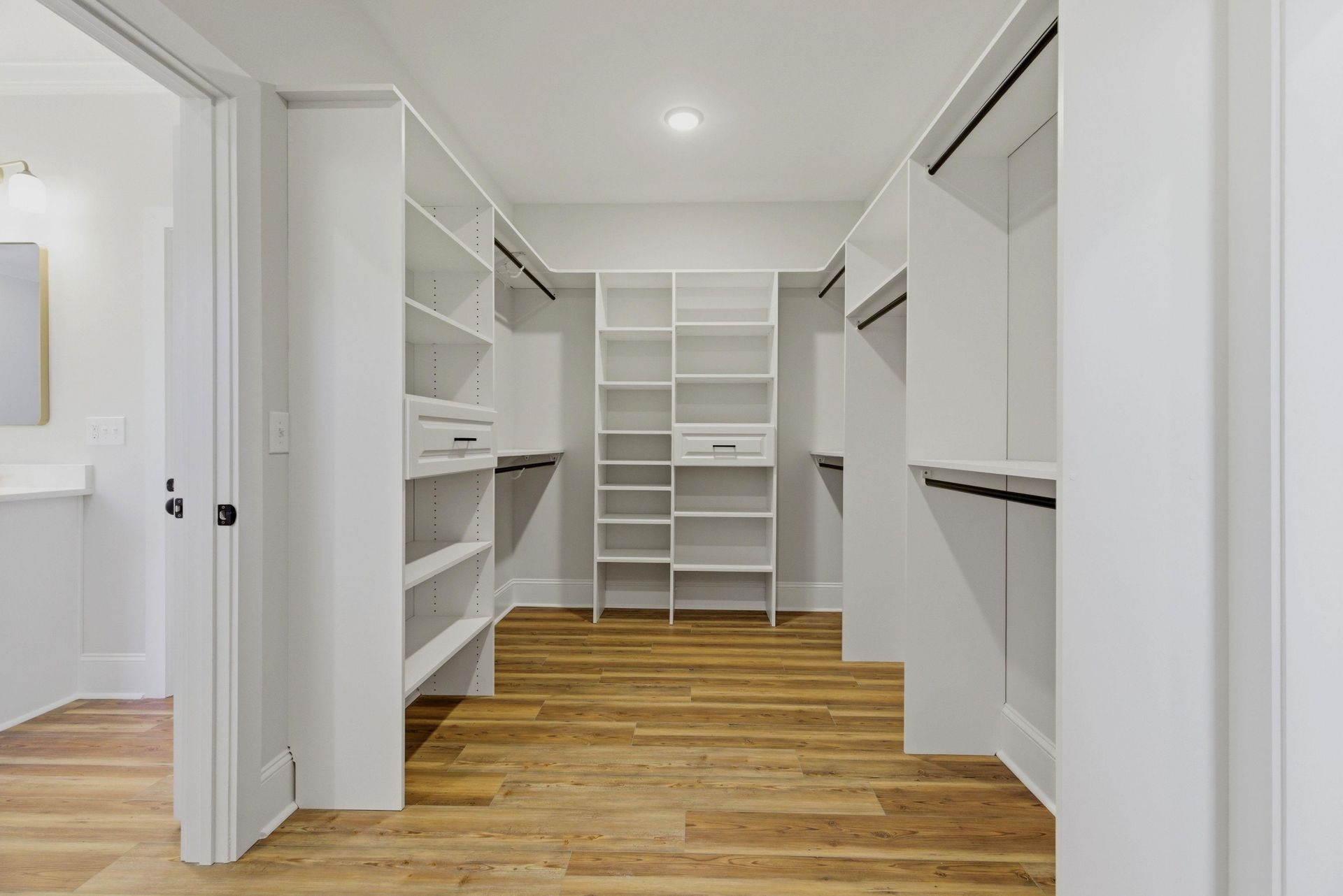 137 Rose Lake Dr. Photo 15