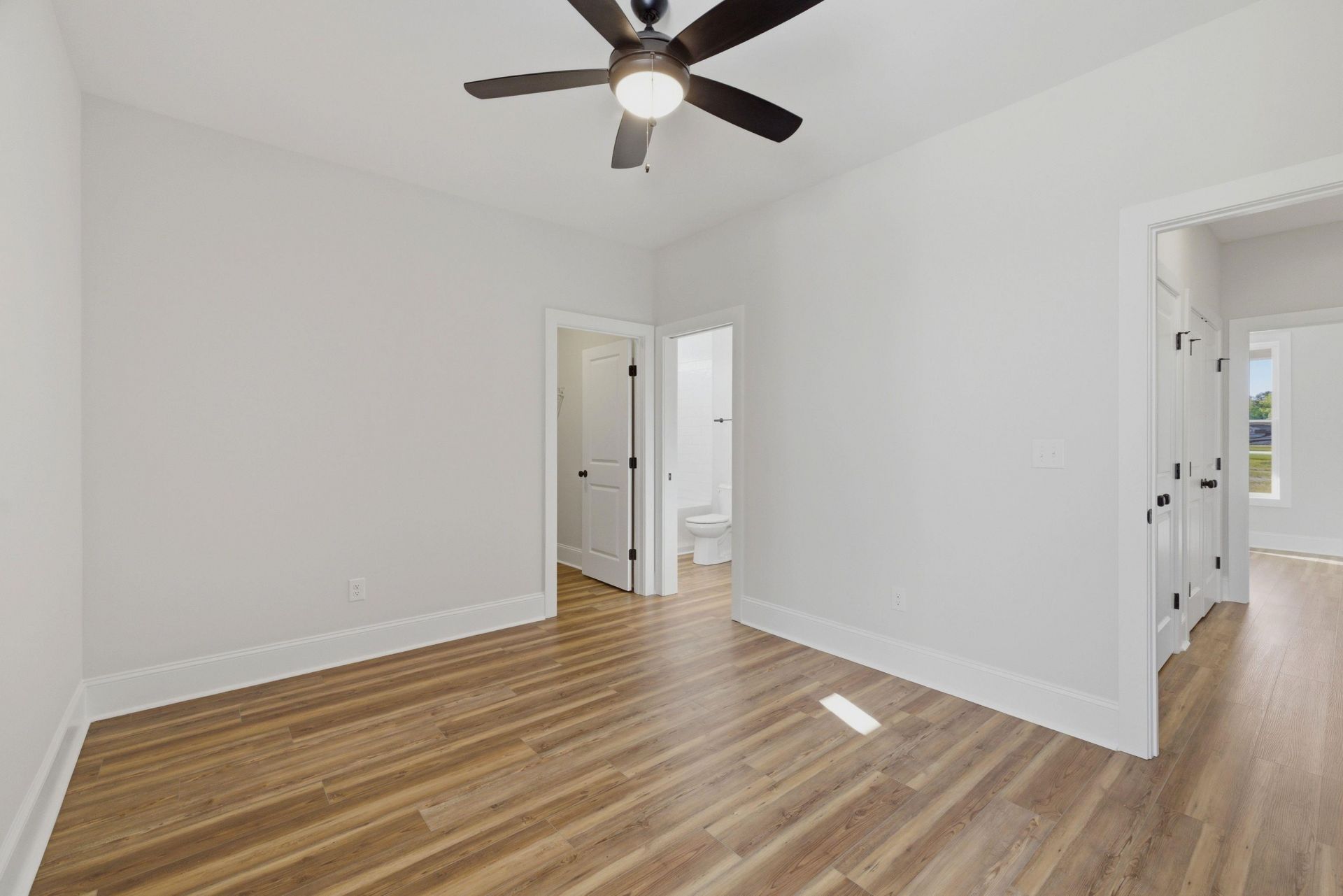 137 Rose Lake Dr. Photo 18