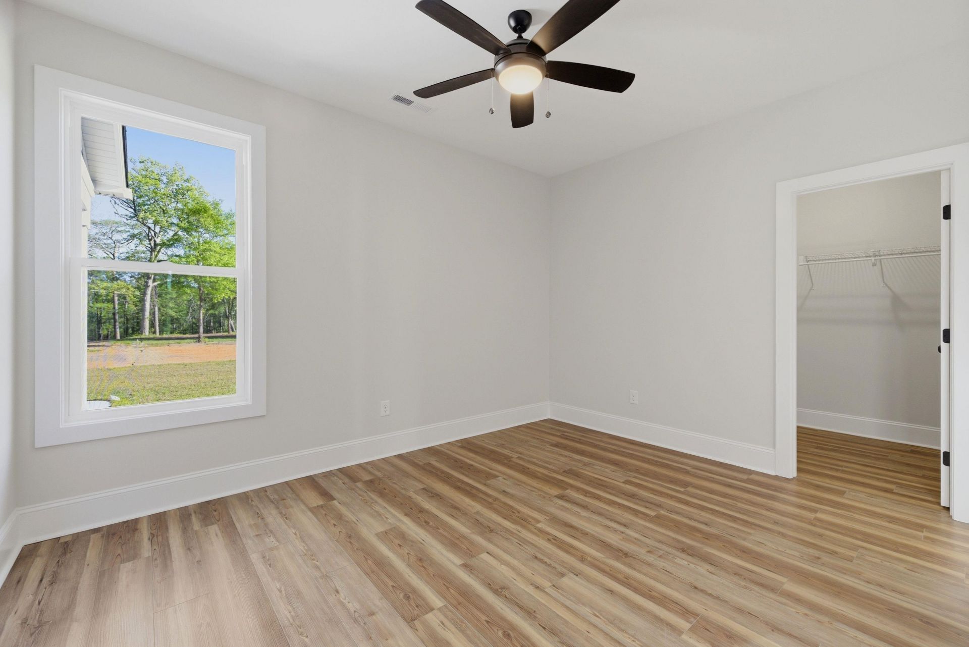 137 Rose Lake Dr. Photo 21