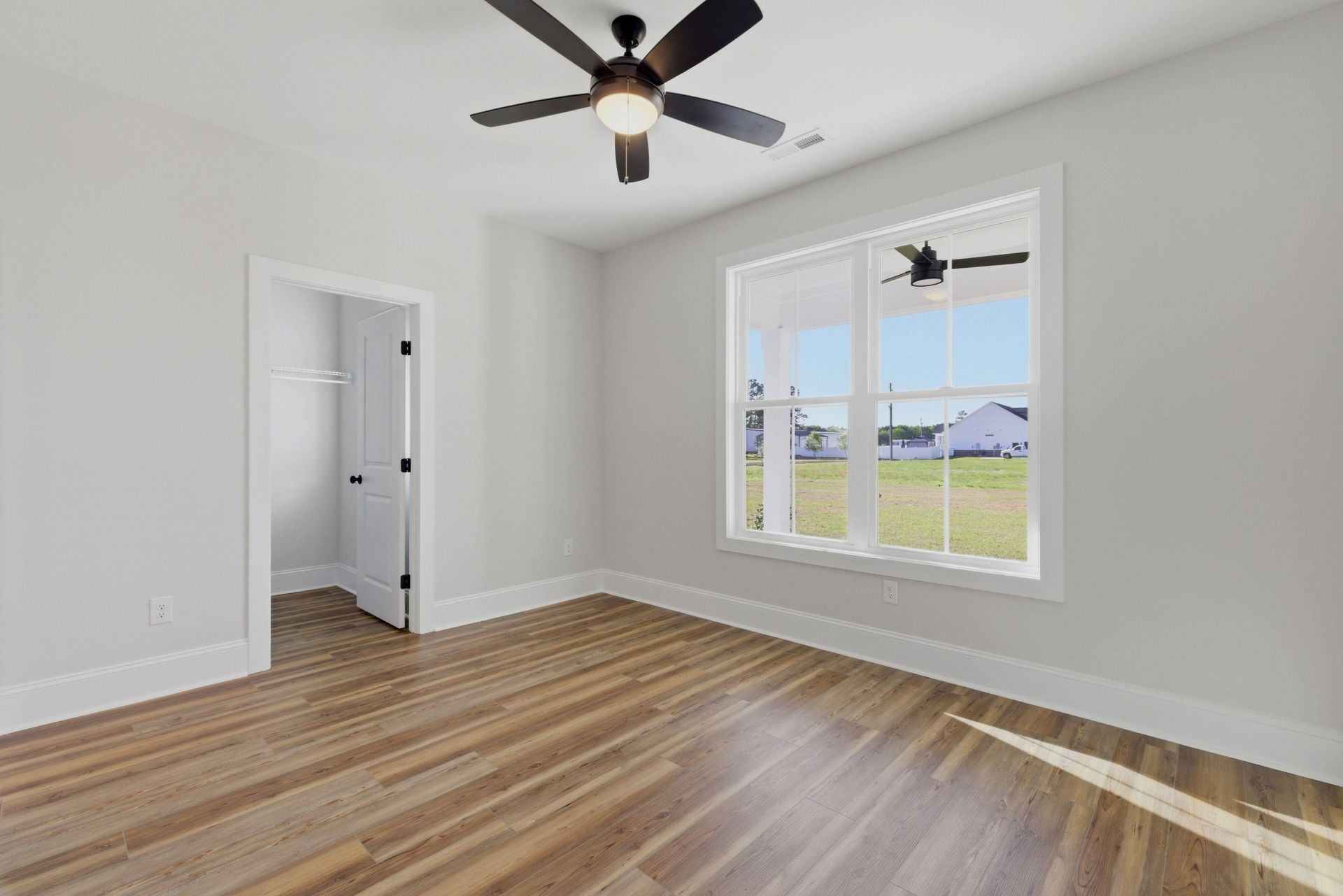 137 Rose Lake Dr. Photo 22